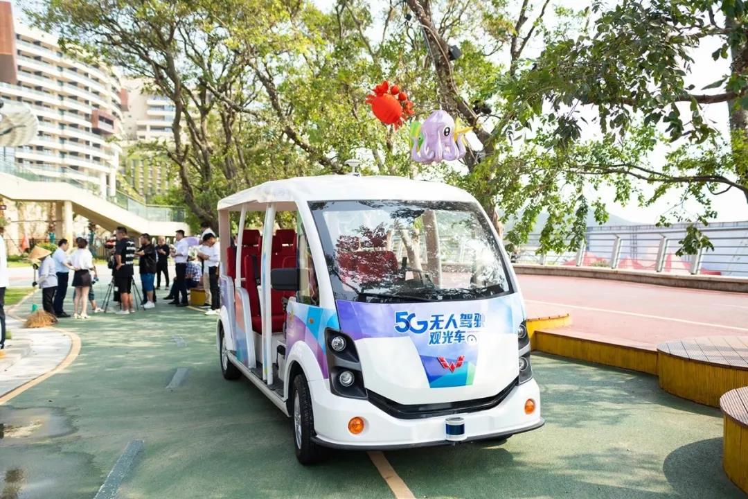 五菱智能駕駛觀光車在中國—東盟(柳州)旅游裝備博覽會提供試乘服務.jpg